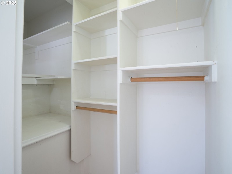 Bedroom, Primary