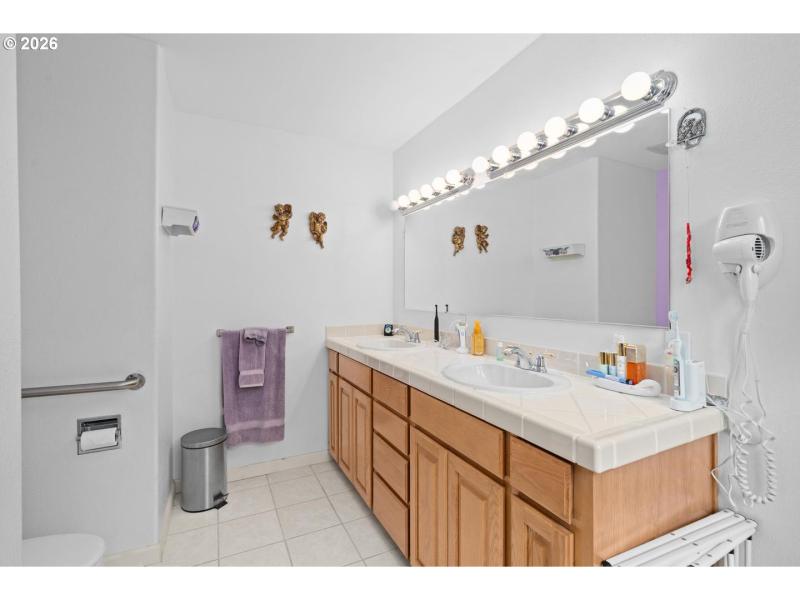 Owner's Suite Bathroom