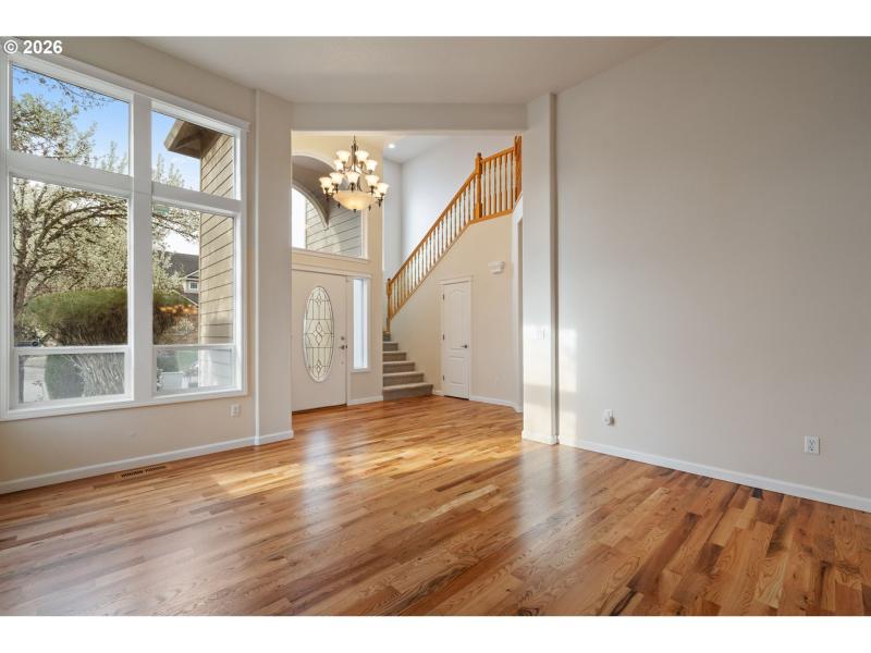 Living Room/Entrance