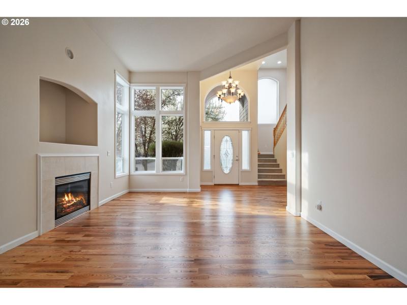 Living Room/Entrance