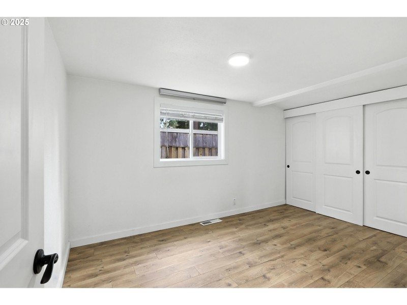 Bedroom, Primary