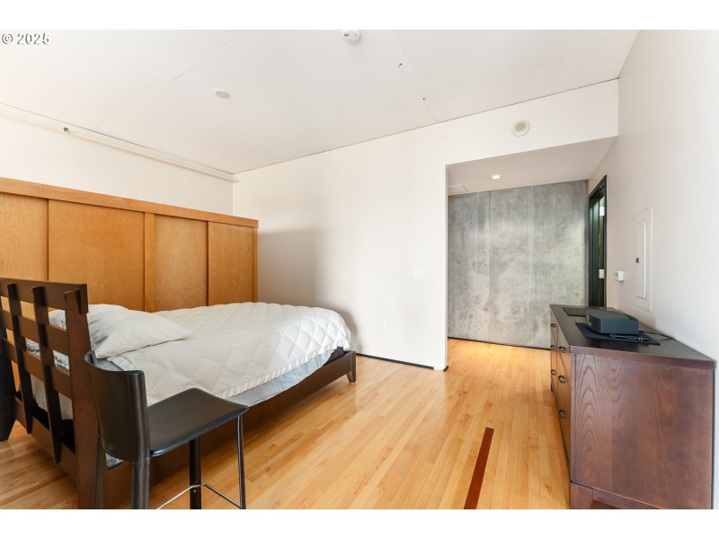 Bedroom, Primary