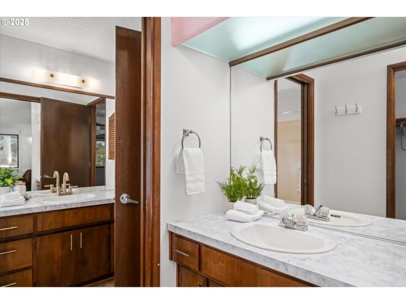 Bathroom, Attached