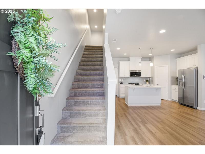 Living Room/Entrance