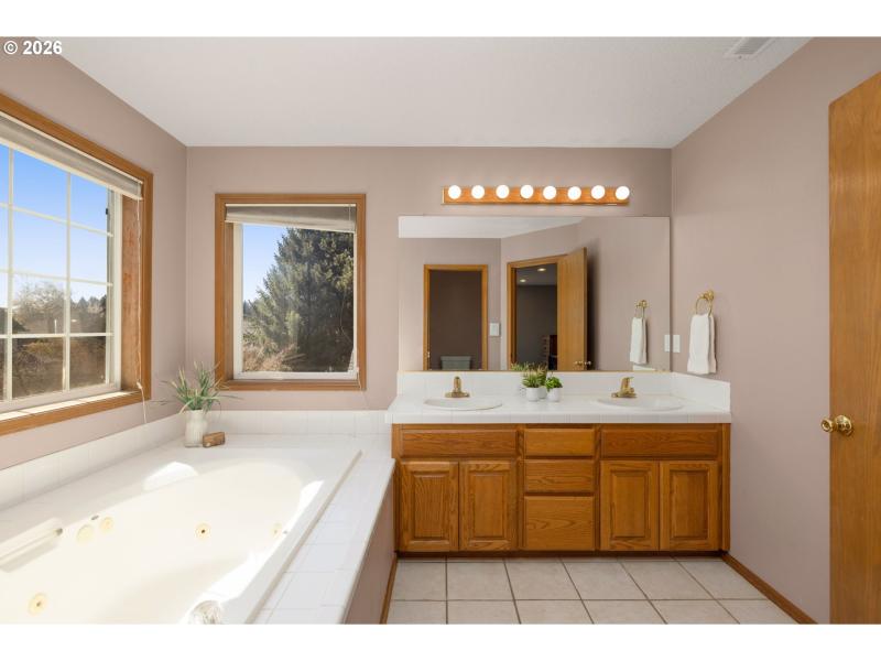 Owner's Suite Bathroom