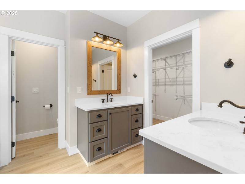 Bedroom, Primary
