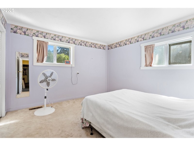 Bedroom, Primary