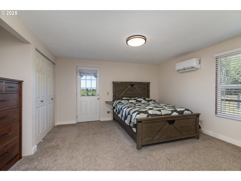 Bedroom, Primary