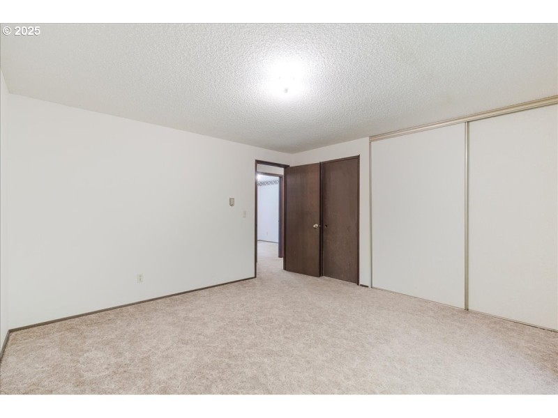 Bedroom, Primary