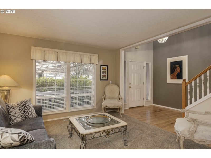 Living Room/Entrance