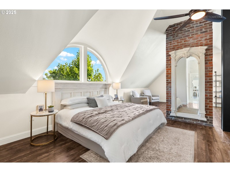 Bedroom, Primary