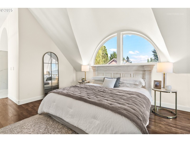Bedroom, Primary