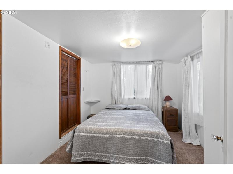 Bedroom, Primary
