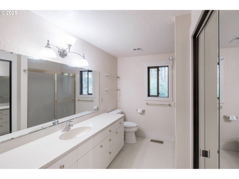 Bathroom, Attached