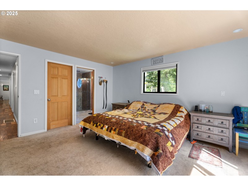 Bedroom, Primary