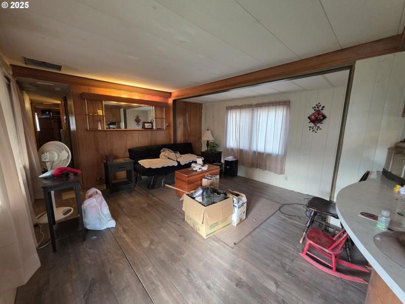 Living Room/Entrance