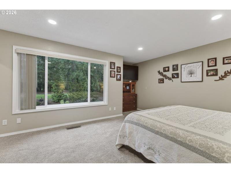 Living Room/Entrance