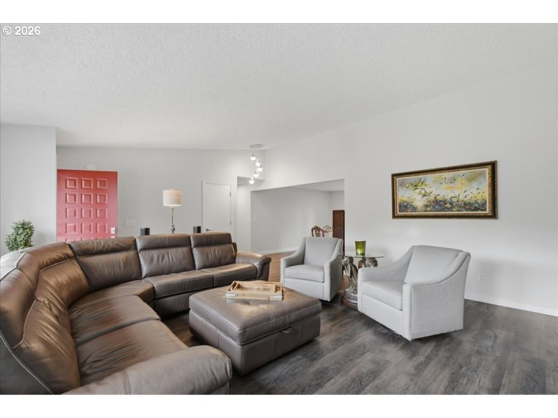 Living Room/Entrance