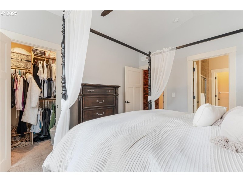 Bedroom, Primary