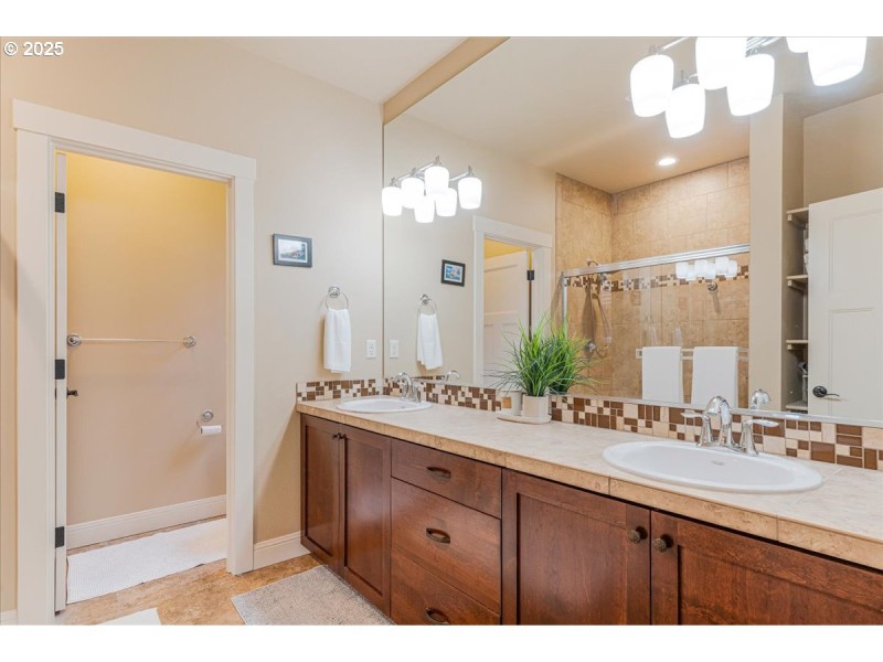 Bathroom, Attached