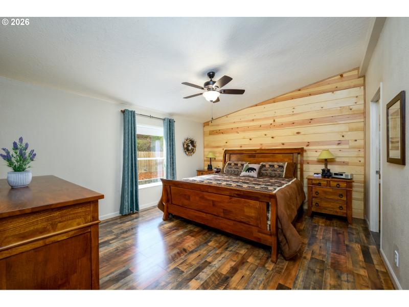 Bedroom, Primary