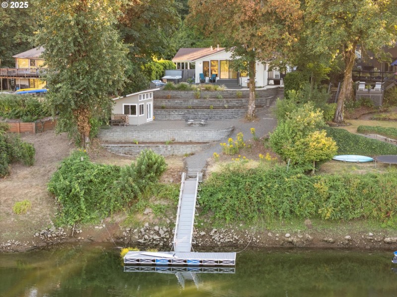 Dock
