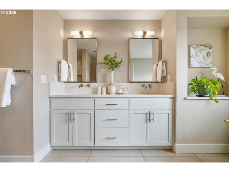 Owner's Suite Bathroom