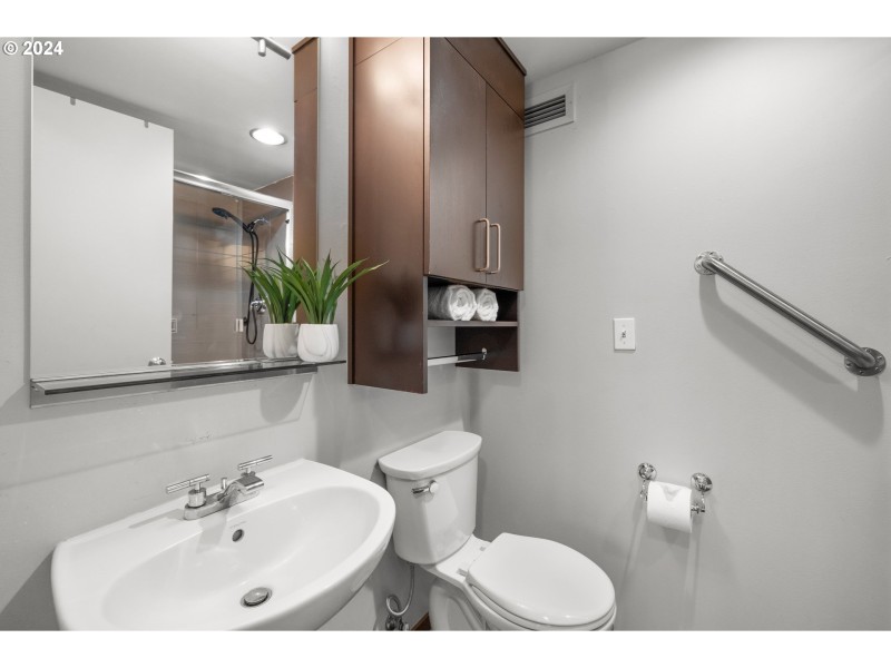 Bathroom, Attached