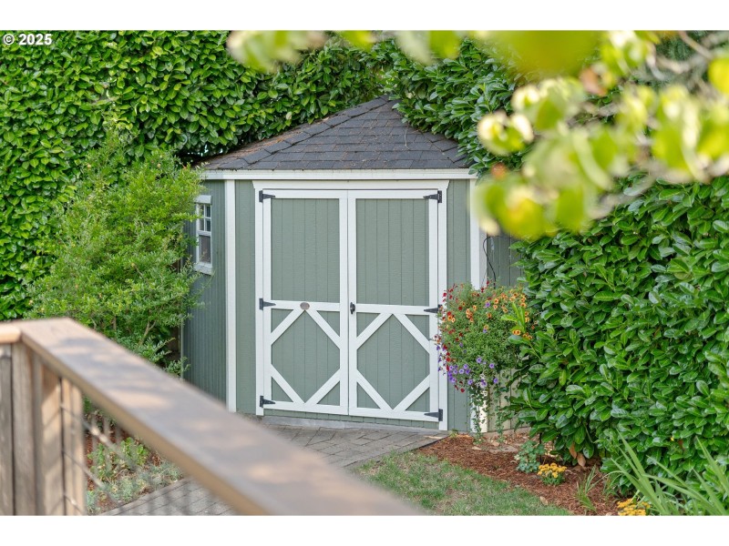 Shed