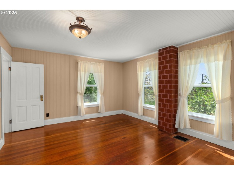 Bedroom, Primary