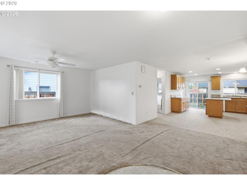 Living Room/Entrance