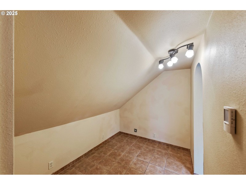 Bedroom, Primary