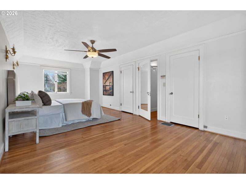 Bedroom, Primary