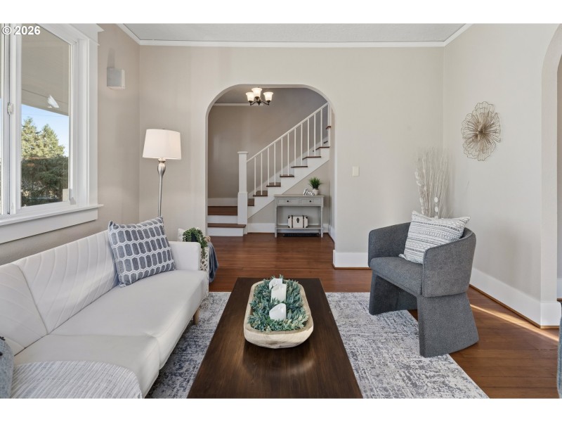 Living Room/Entrance