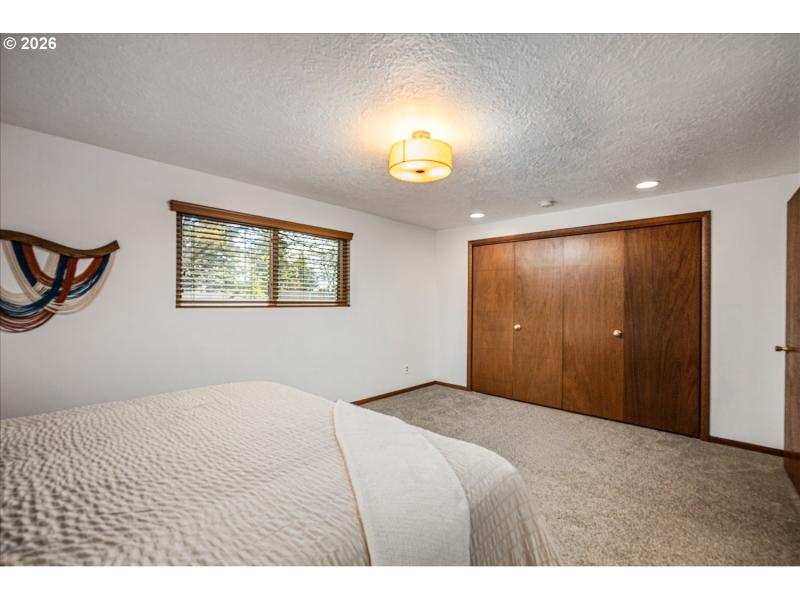 Bedroom, Primary