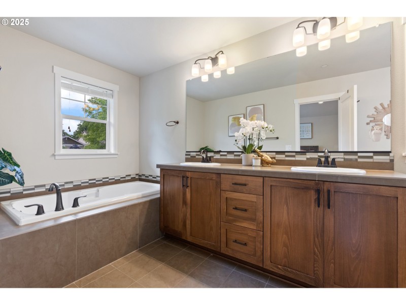 Owner's Suite Bathroom