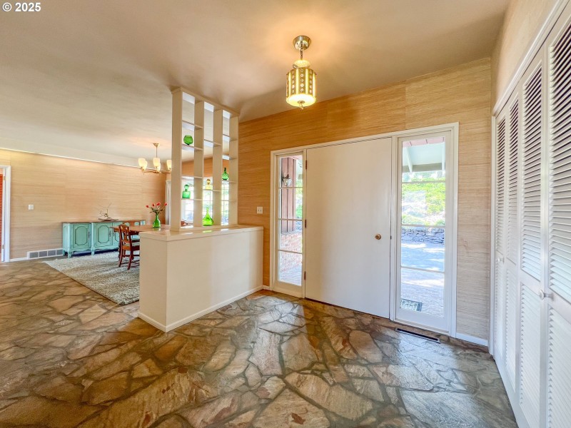 Entrance/Foyer