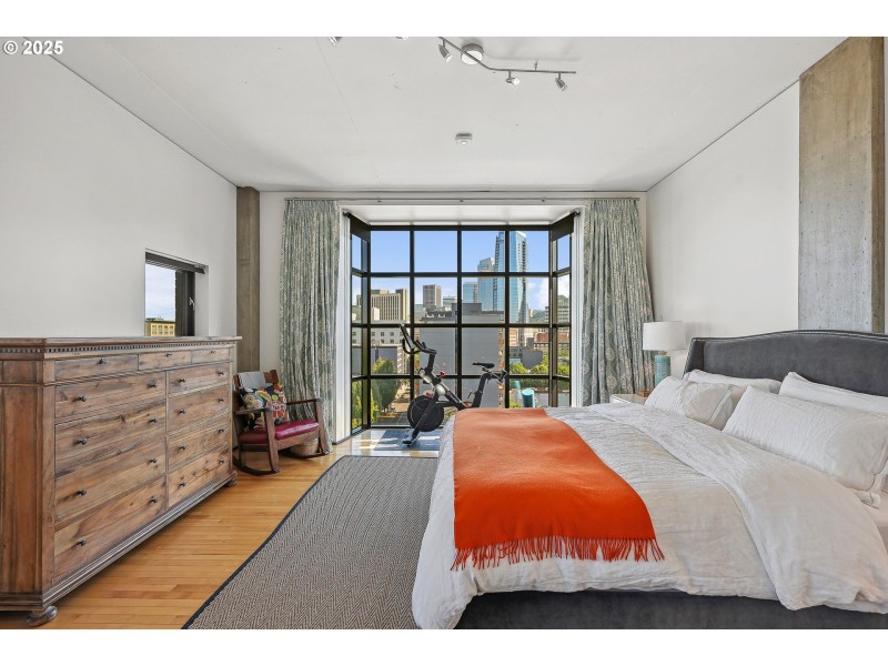 Bedroom, Primary
