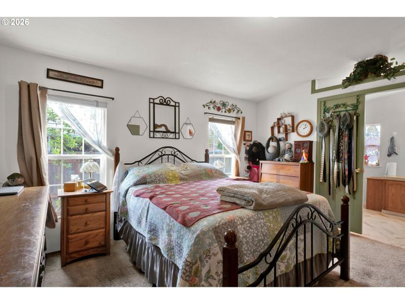 Bedroom, Primary
