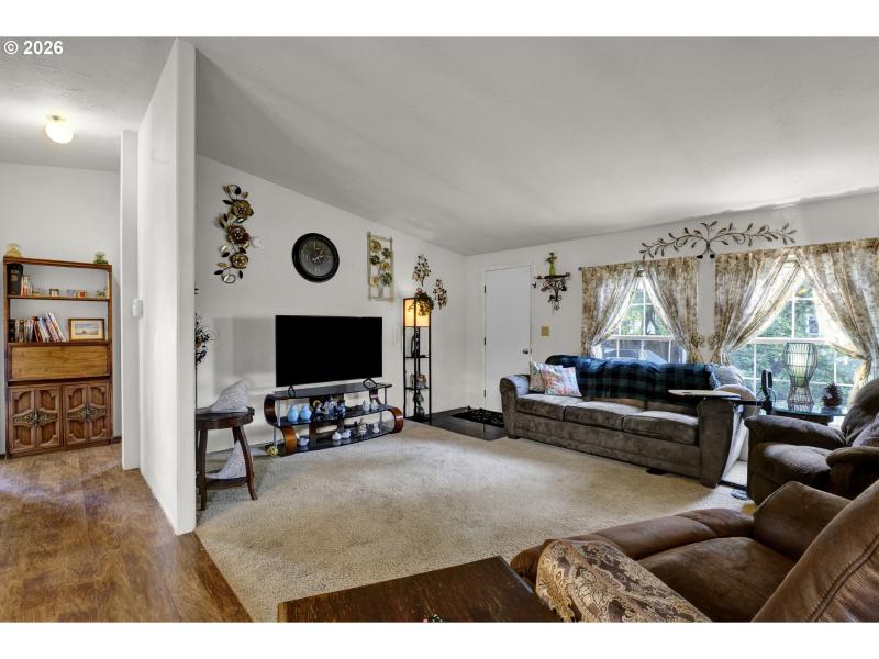 Living Room/Entrance