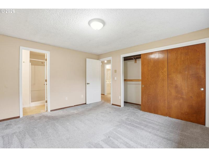 Bedroom, Primary