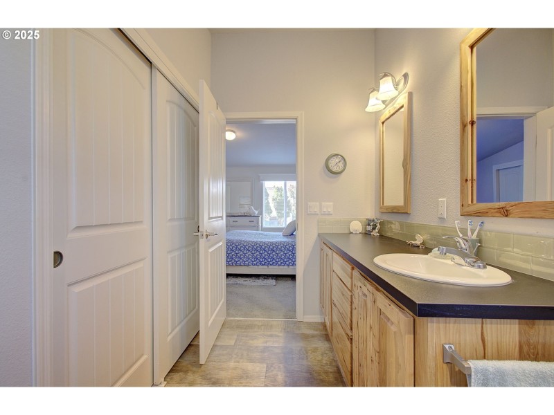 Bathroom, Attached