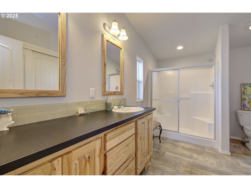 Bathroom, Attached