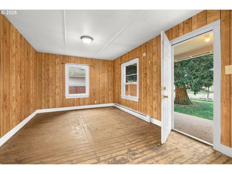 Living Room/Entrance