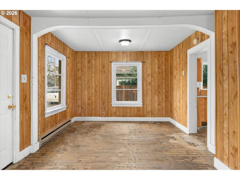 Living Room/Entrance