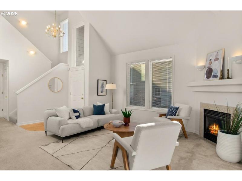 Living Room/Entrance