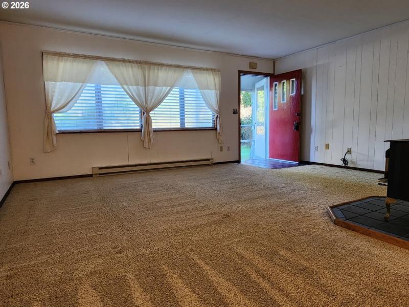 Living Room/Entrance