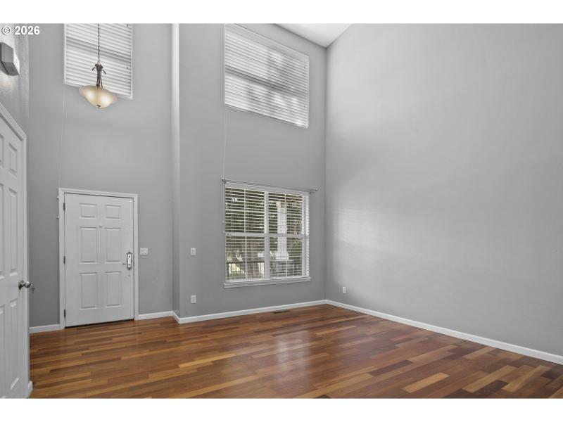 Living Room/Entrance