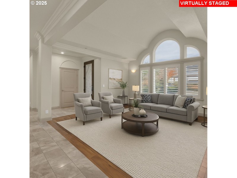 Living Room/Entrance