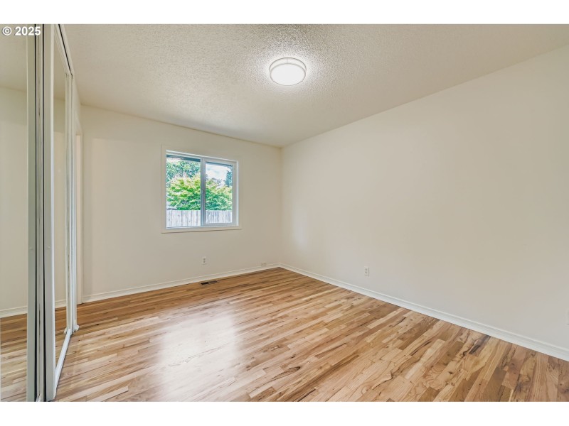 Bedroom, Primary